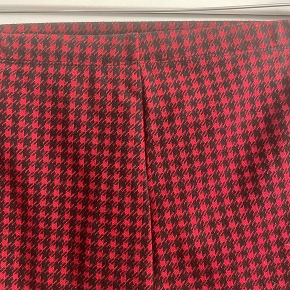 Haute Monde Like New Size L Houndstooth Faux Wrap Front Skirt that’s a Skort - Picture 5 of 7